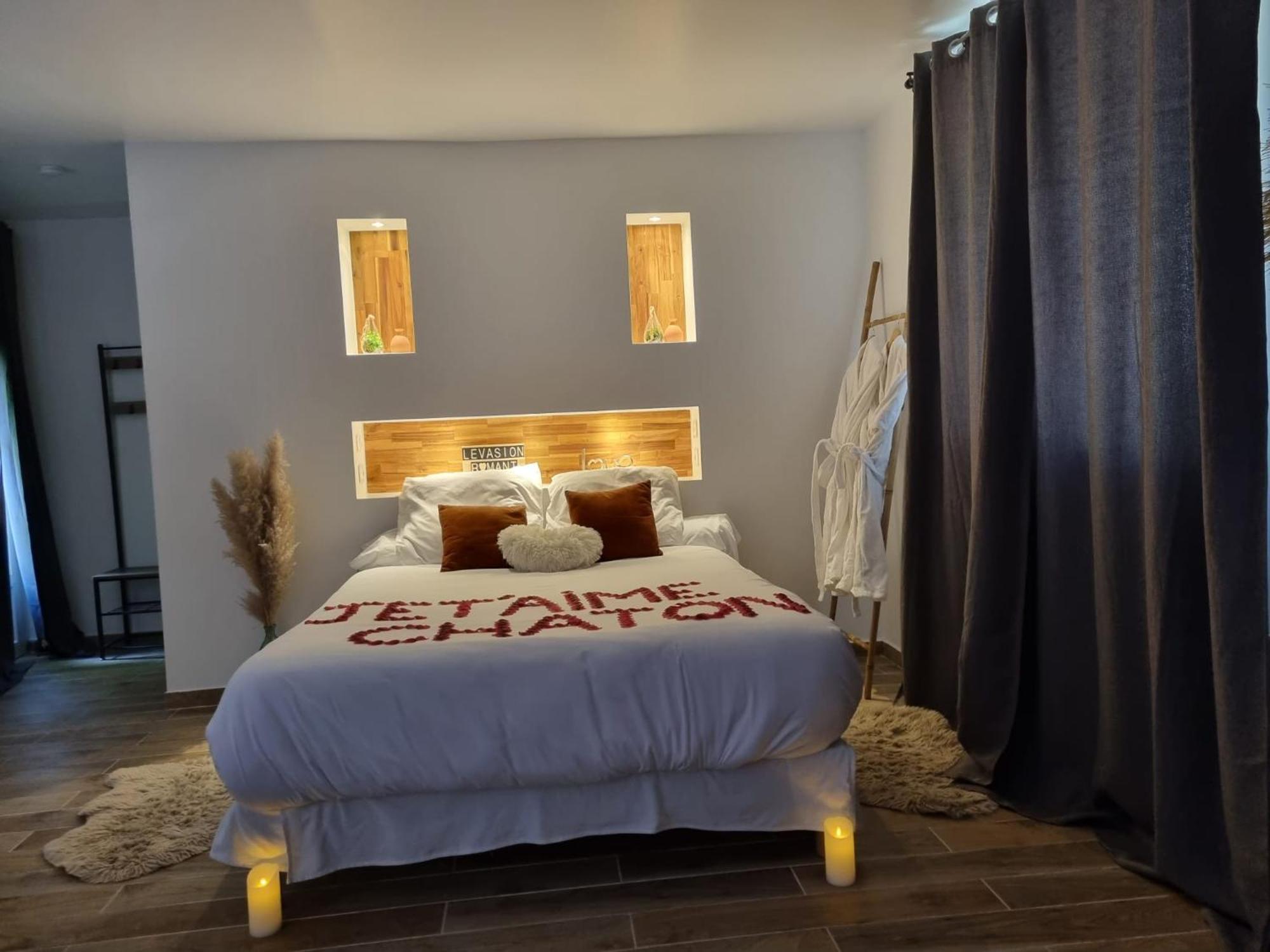 Suite De Charme Avec Jacuzzi Et Jardin Privatif Paris Au Calme 圣普里 外观 照片