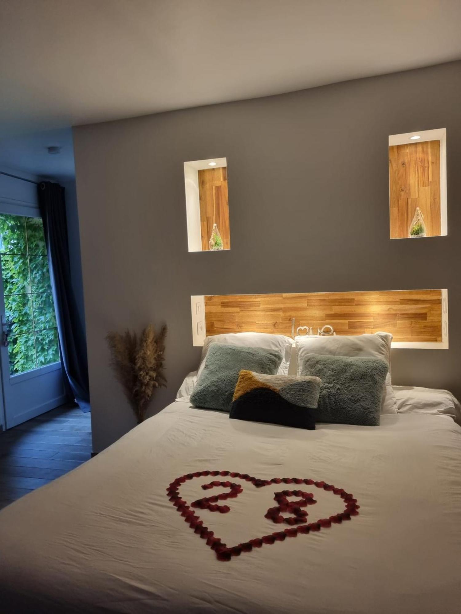 Suite De Charme Avec Jacuzzi Et Jardin Privatif Paris Au Calme 圣普里 外观 照片
