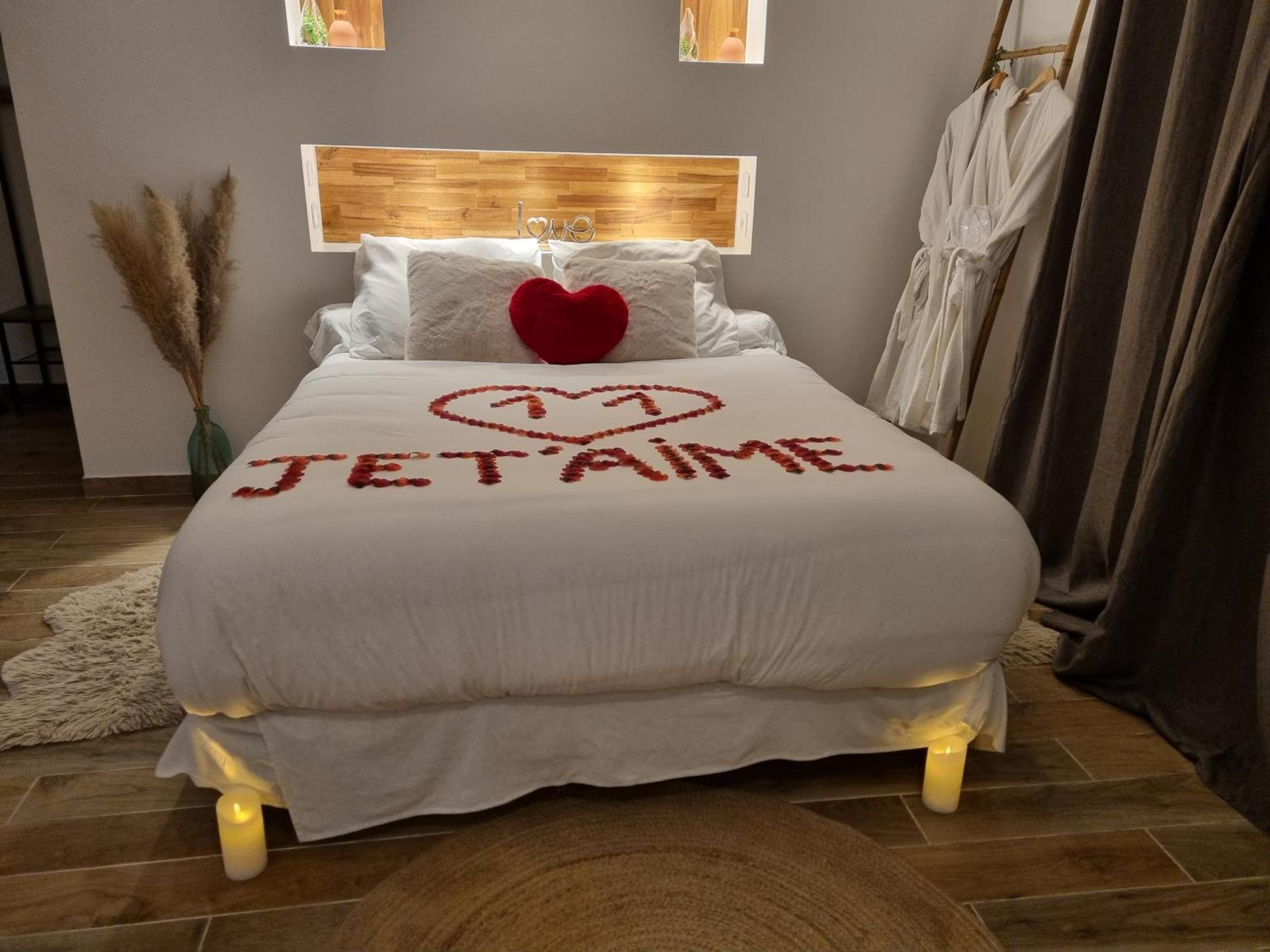 Suite De Charme Avec Jacuzzi Et Jardin Privatif Paris Au Calme 圣普里 外观 照片