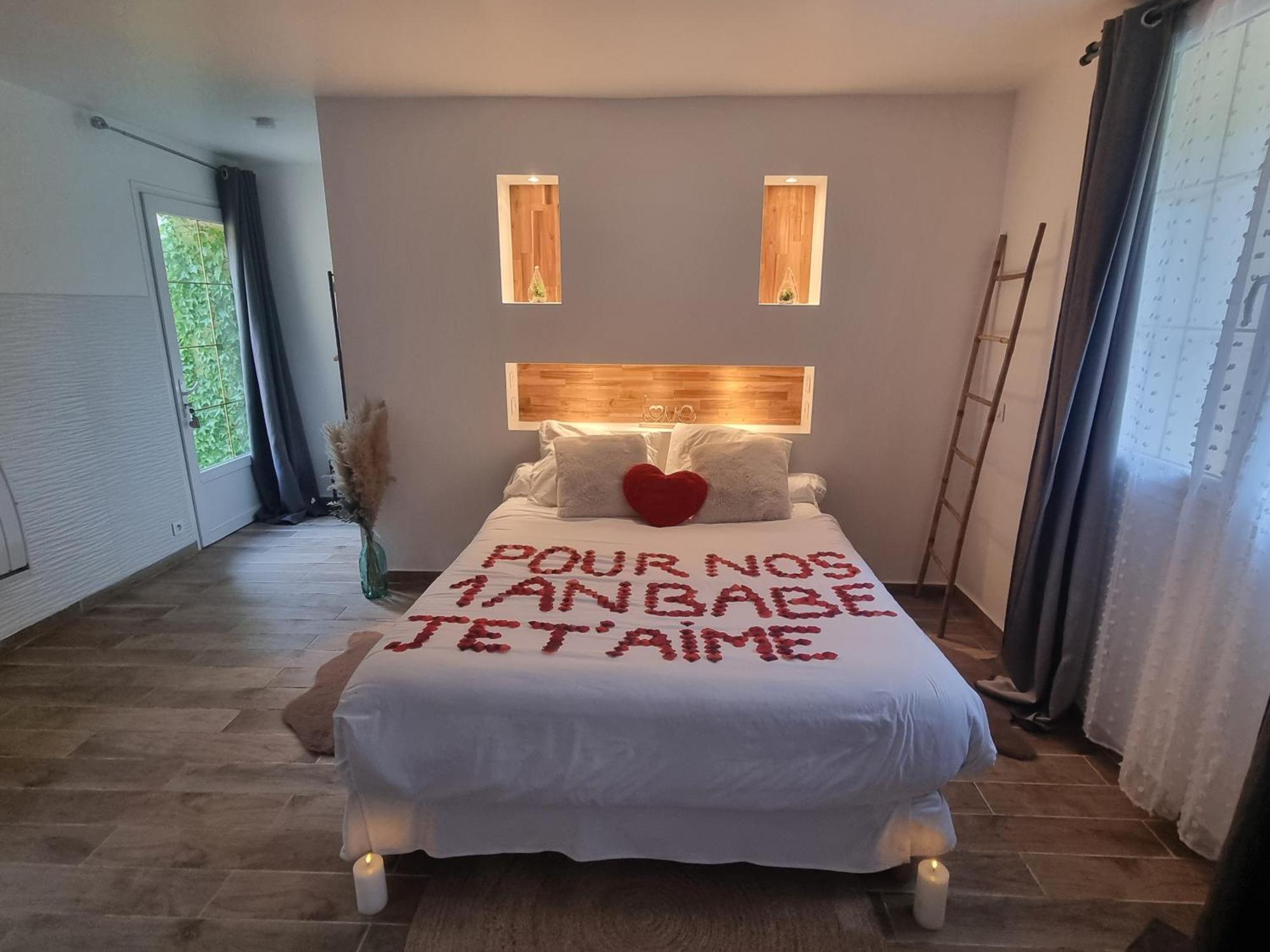 Suite De Charme Avec Jacuzzi Et Jardin Privatif Paris Au Calme 圣普里 外观 照片
